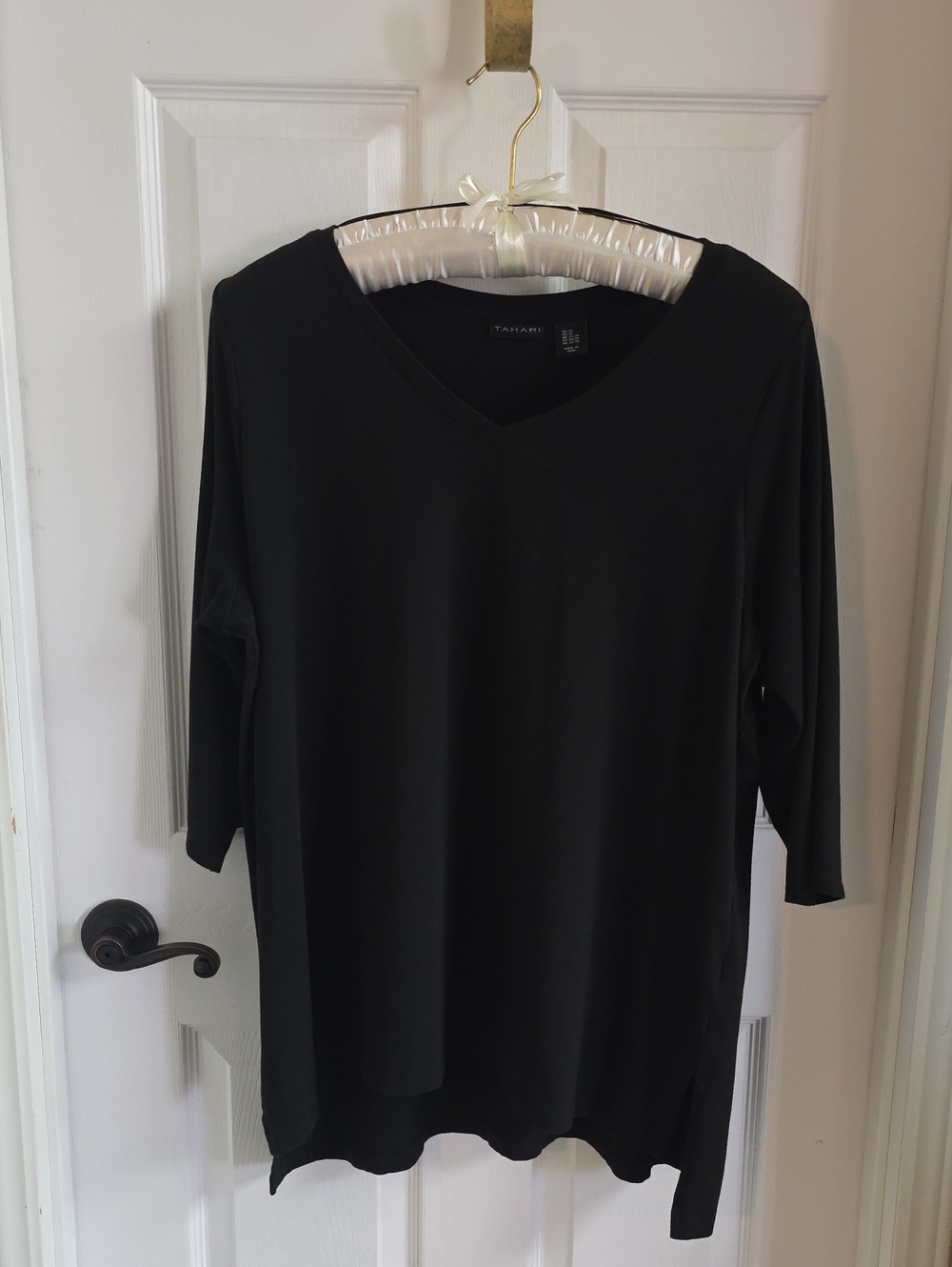 Tahari Black V-Neck 3/4 Sleeve Tee